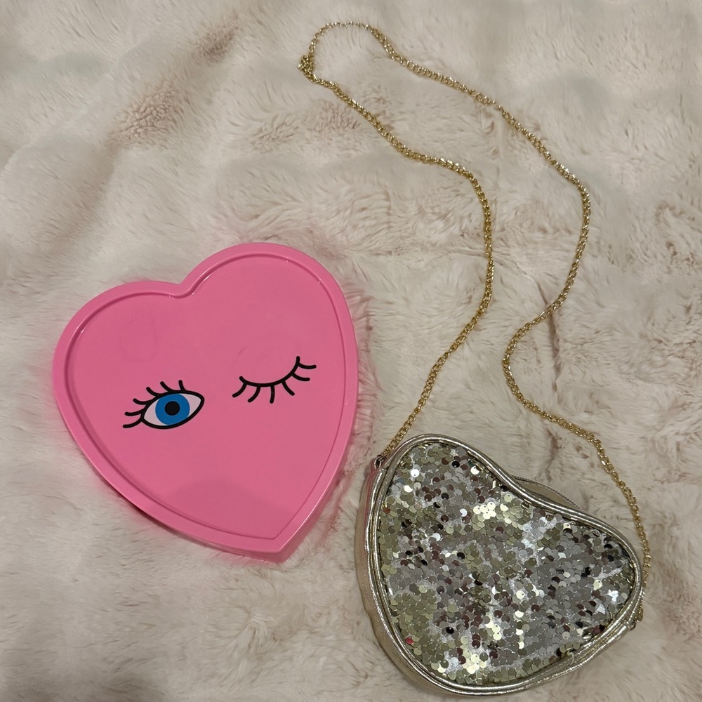 💝Super cute Heart-Shaped Kids Bag with Gold Chain 🌸